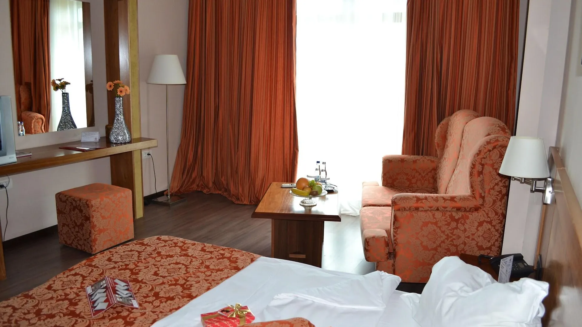 Phoenicia Express Hotel Bukarest 4*,