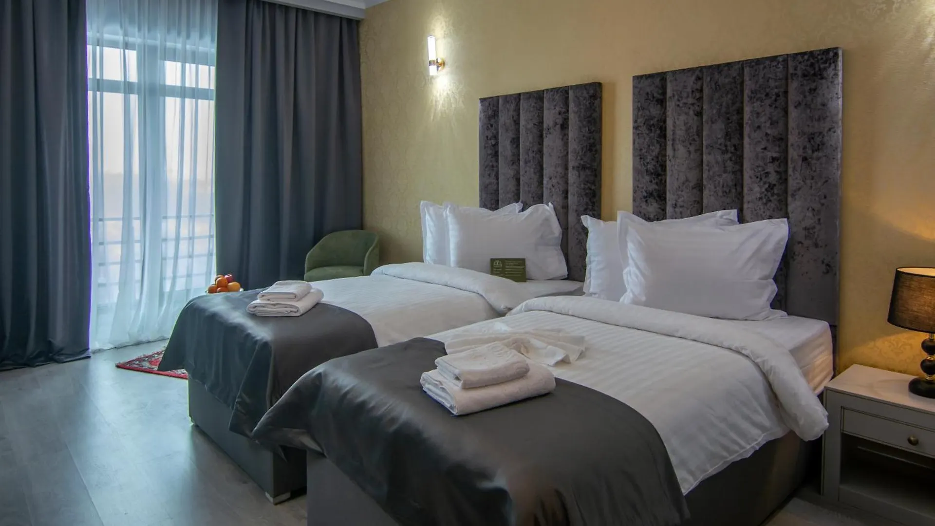 Phoenicia Express Hotel Bukarest 4*,