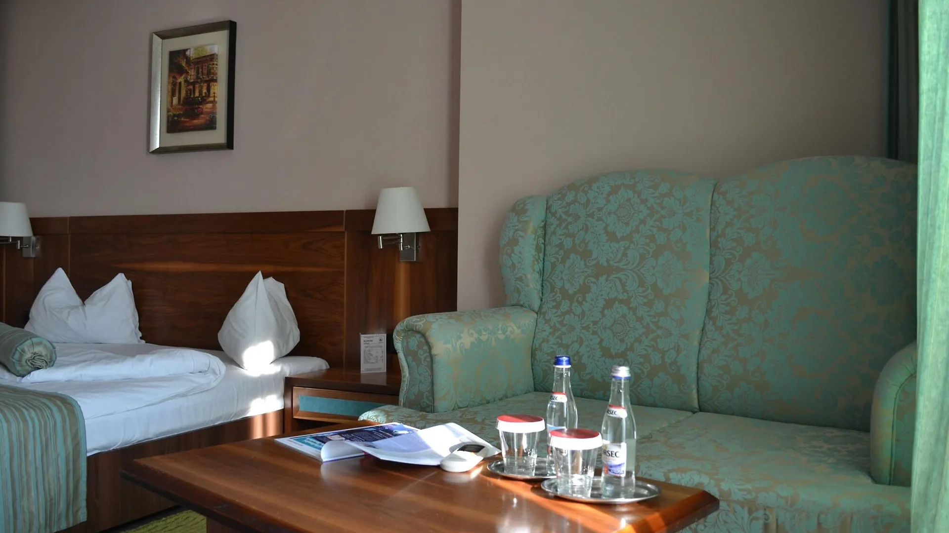 ****  בוקרשט Phoenicia Express Hotel רומניה